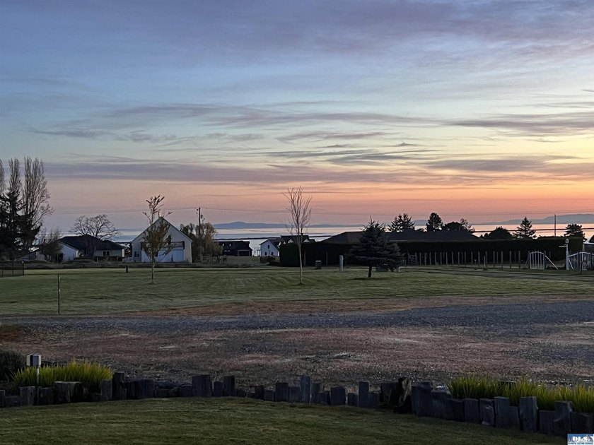 Panoramic ocean views overlooking the Dungeness Bay with views - photo 25