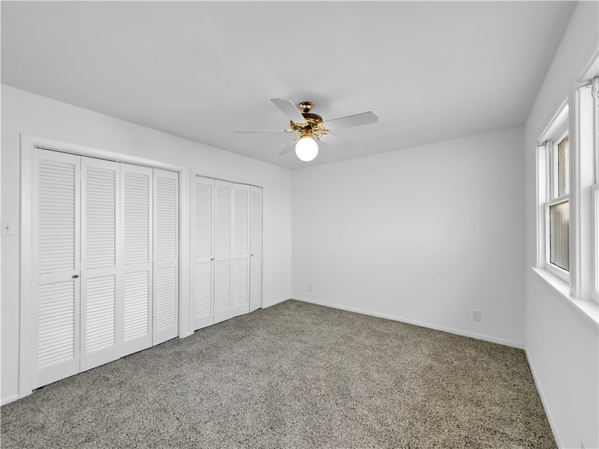 Siding and roof replaced 2024! New Flooring and interior paint - photo 30