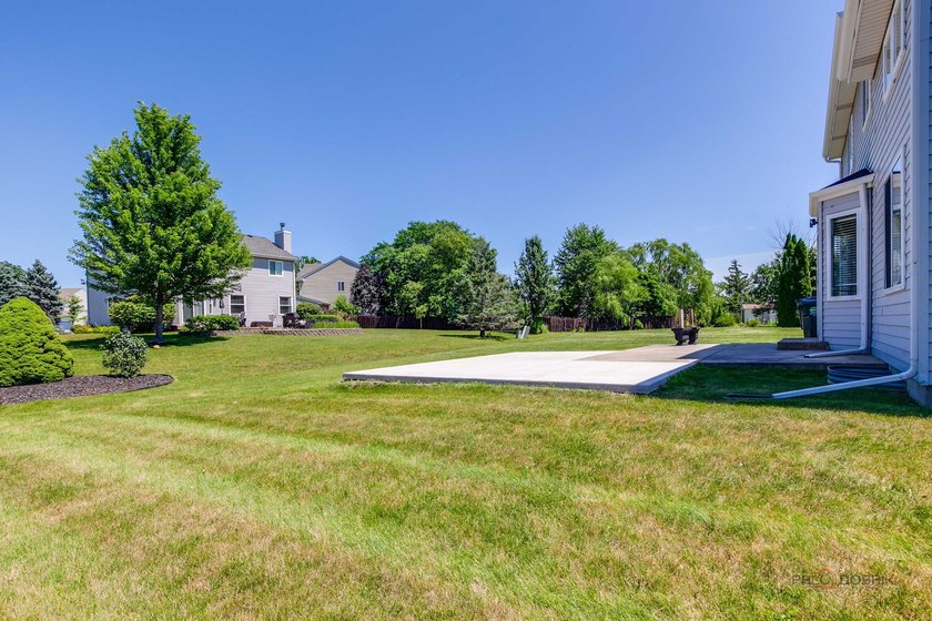 Welcome home to this beautifully updated 3-bedroom, 2.5-bath - photo 33