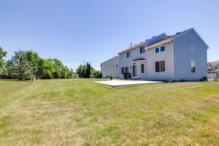 Welcome home to this beautifully updated 3-bedroom, 2.5-bath - photo 35