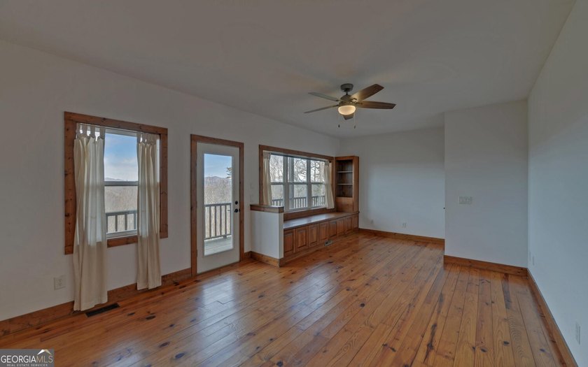 Step into this 3-bedroom, 3.5-bath mountain retreat in scenic - photo 53