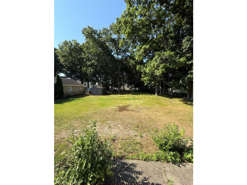Charming 3-bedroom, 1-bathroom ranch perfectly situated on a - photo 11