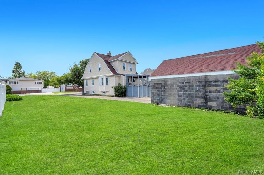 Welcome to 573 Miller Avenue, Freeport, NY - A beautiful and - photo 3