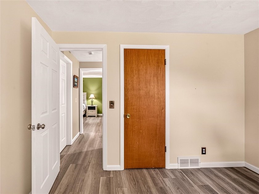 Welcome to 49 Pine Valley Drive! This move-in-ready 3-bedroom - photo 24