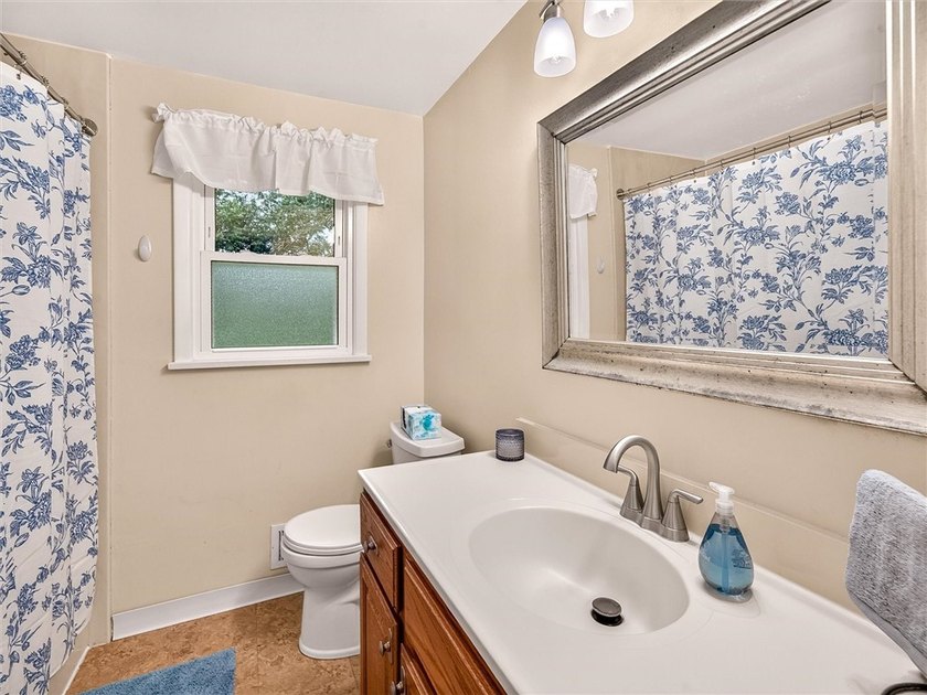 Welcome to 49 Pine Valley Drive! This move-in-ready 3-bedroom - photo 25