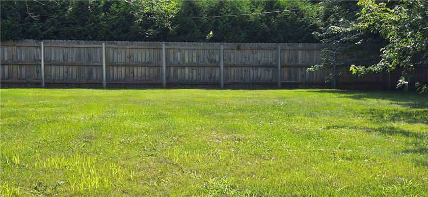 Welcome to 49 Pine Valley Drive! This move-in-ready 3-bedroom - photo 28
