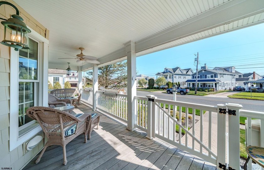 Spanning over 3,600 sqft, 407 E Atlantic Blvd offers 4 bedrooms - photo 5