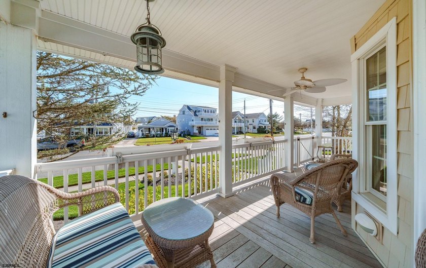 Spanning over 3,600 sqft, 407 E Atlantic Blvd offers 4 bedrooms - photo 6