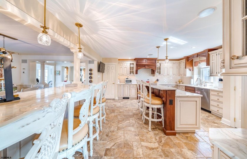 Spanning over 3,600 sqft, 407 E Atlantic Blvd offers 4 bedrooms - photo 8