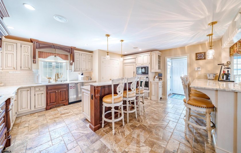 Spanning over 3,600 sqft, 407 E Atlantic Blvd offers 4 bedrooms - photo 10