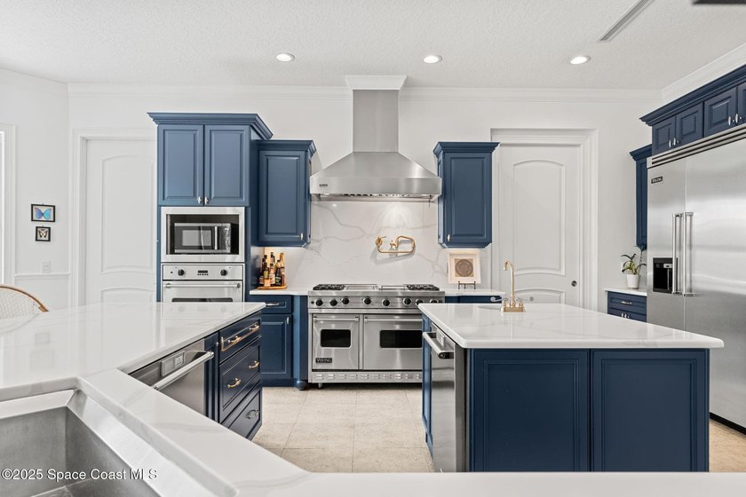 Experience luxury living in Melbourne Beach! This stunning 4,326 - photo 15