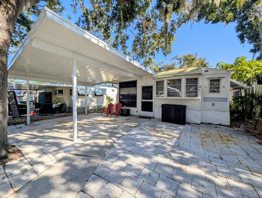 Turnkey 1 Bed + Office Nook in Manatee RV Resort! Low - photo 2