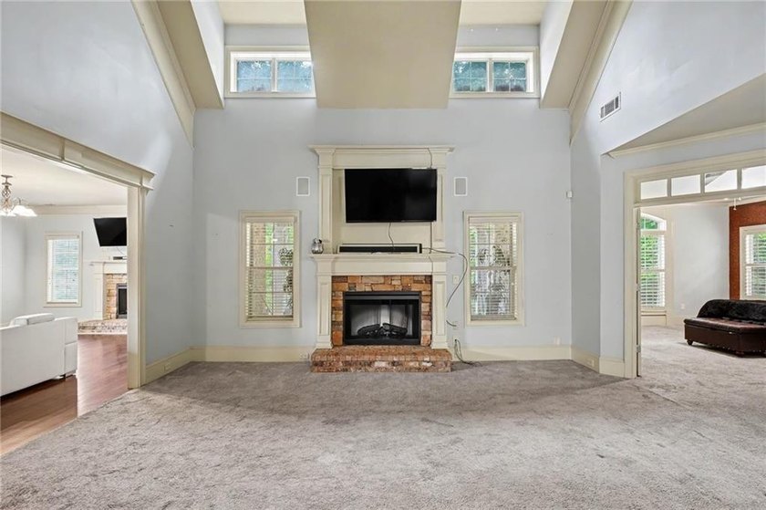 Welcome to this custom built, 4 sides brick home with stone - photo 4