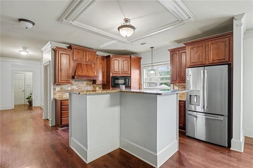 Welcome to this custom built, 4 sides brick home with stone - photo 8