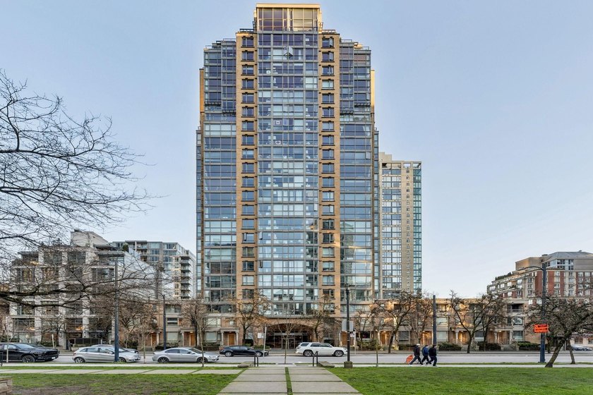 Welcome to Park Plaza in Yaletown! Located directly on Emery - photo 11