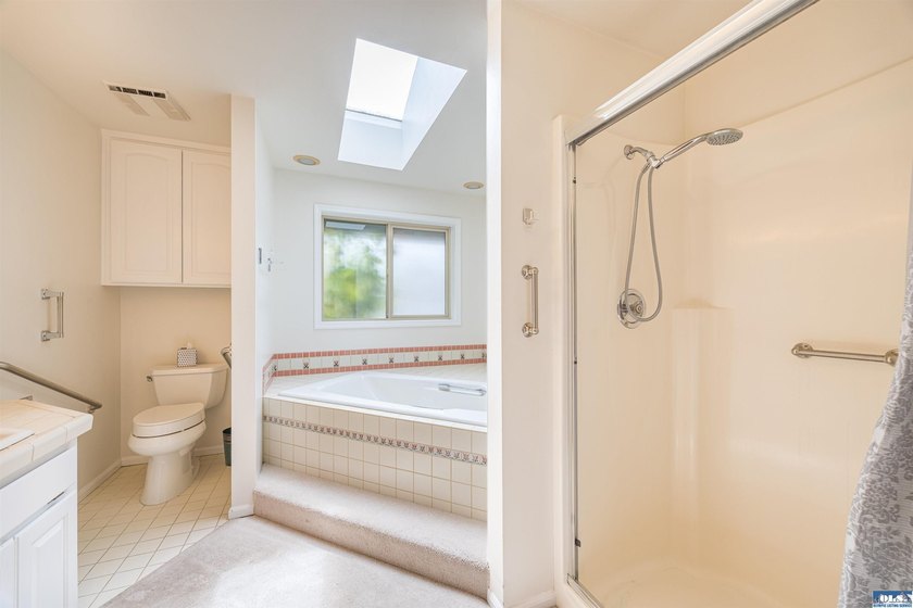 Welcome to this beautifully maintained custom home, lovingly - photo 17