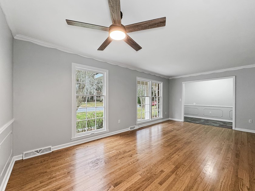 Welcome home to Evanston Estates -- a hidden gem in North - photo 6