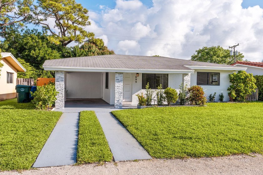 Beautifully updated East Oakland Park home with curb appeal and - photo 2