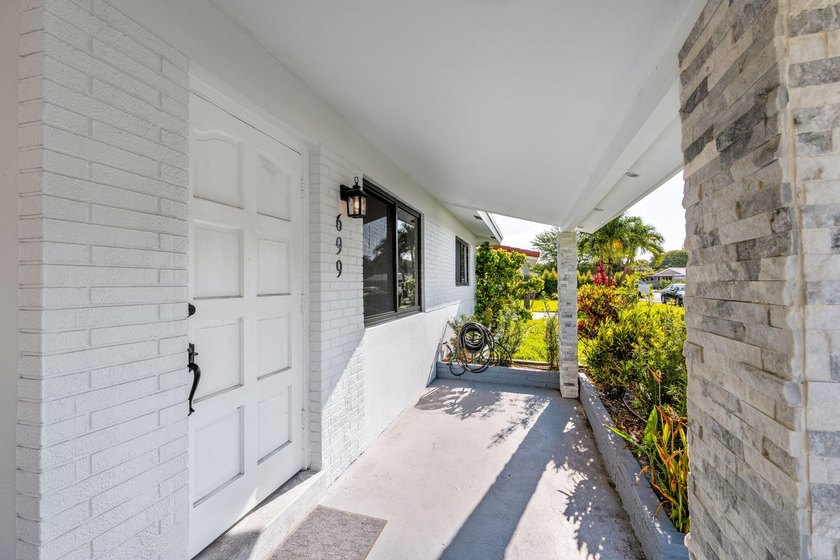 Beautifully updated East Oakland Park home with curb appeal and - photo 6