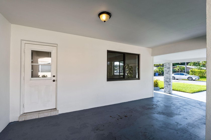 Beautifully updated East Oakland Park home with curb appeal and - photo 7