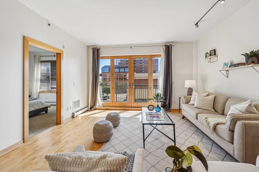 5th Avenue Lofts in the heart of the North Loop, where urban - photo 2