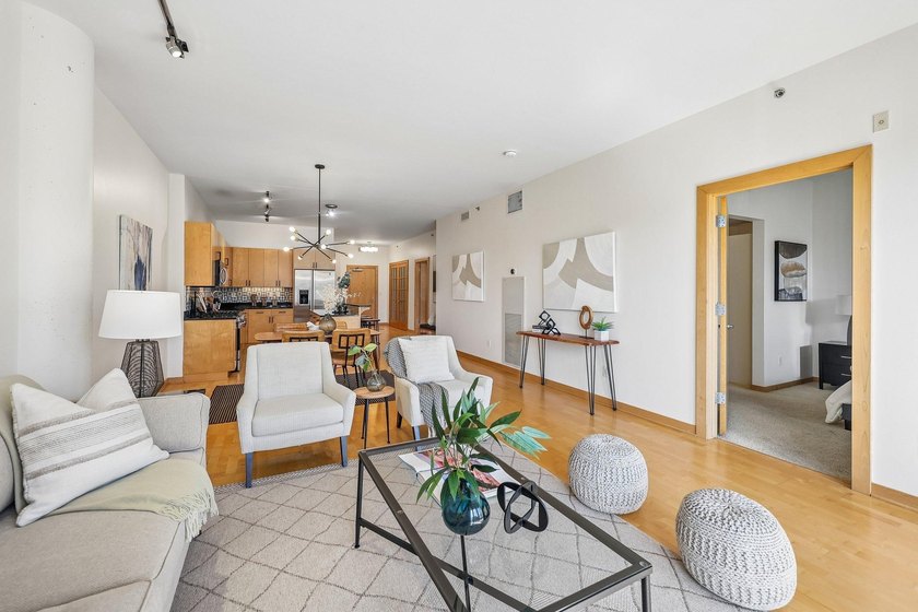 5th Avenue Lofts in the heart of the North Loop, where urban - photo 4