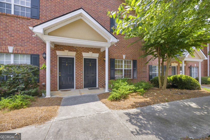Move-in ready and perfectly located! This well-maintained - photo 2