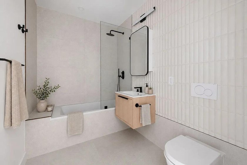 Residence 3 at 636 Lorimer Street presents a rare opportunity to - photo 4