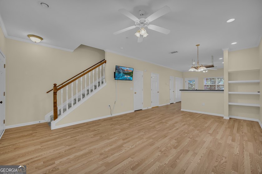 Move-in ready and perfectly located! This well-maintained - photo 5