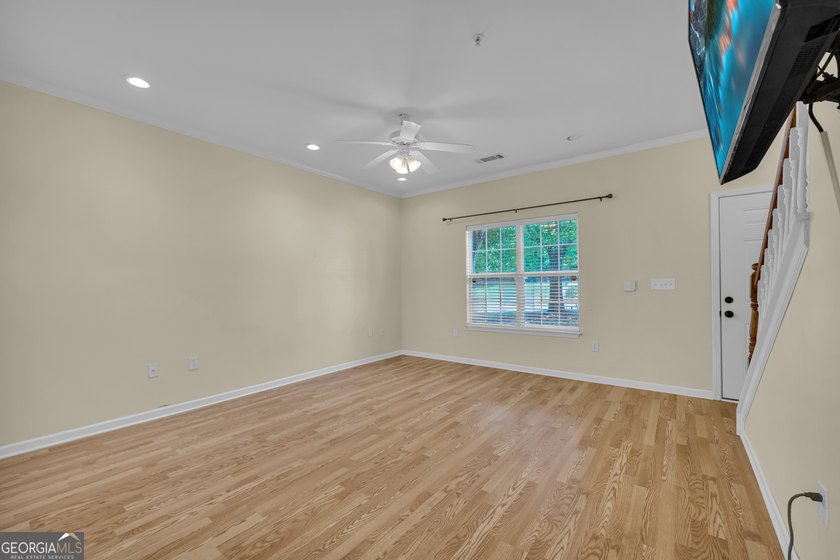 Move-in ready and perfectly located! This well-maintained - photo 7