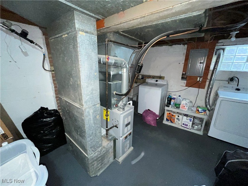 Move-in ready condo in the heart of Euclid! Conveniently located - photo 14