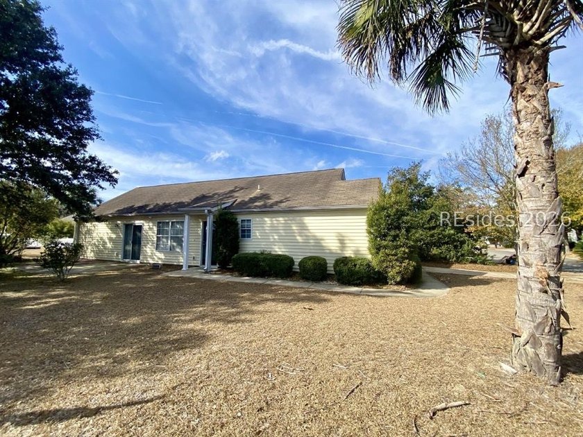 GREAT INVESTMENT PROPERTY, WITH RENTER IN PLACE WHO WILL STAY OR - photo 3