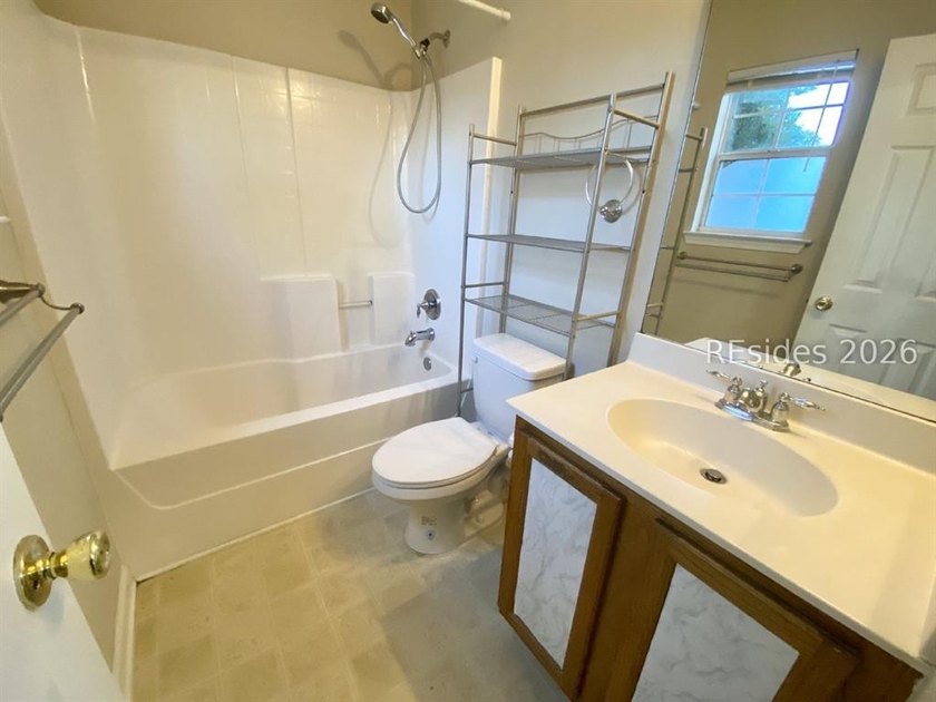 GREAT INVESTMENT PROPERTY, WITH RENTER IN PLACE WHO WILL STAY OR - photo 9