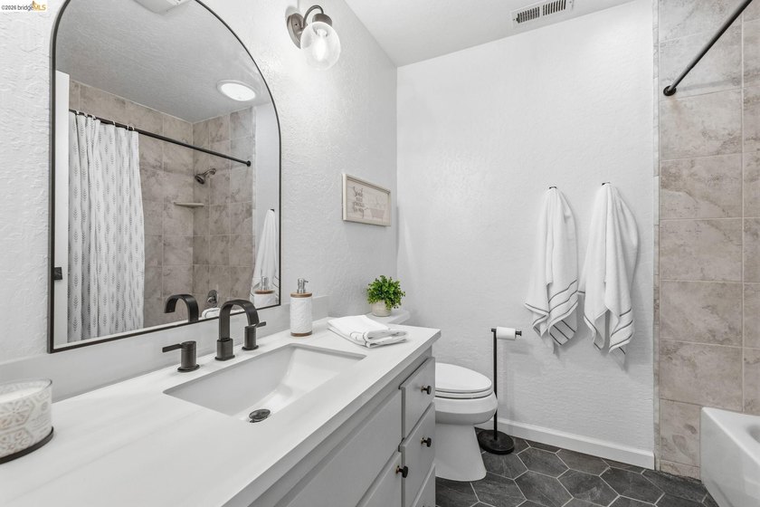 CHARMING SINGLE-LEVEL RANCH HOME ON OVER AN ACRE! Welcome to - photo 15