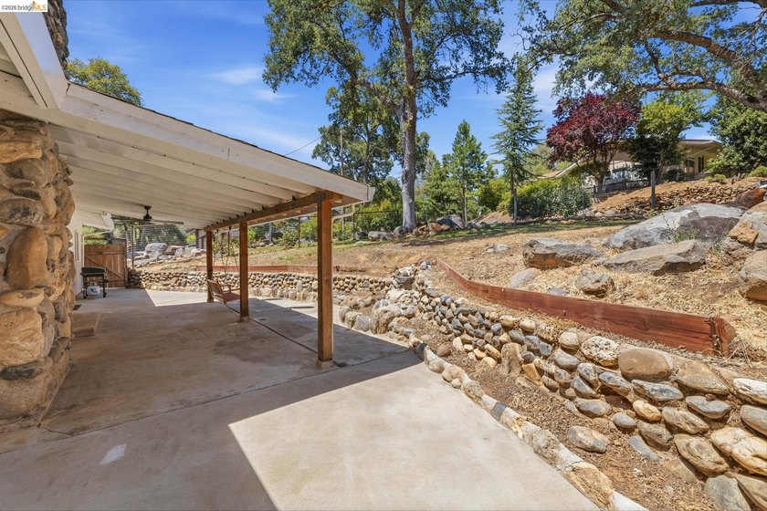 CHARMING SINGLE-LEVEL RANCH HOME ON OVER AN ACRE! Welcome to - photo 21
