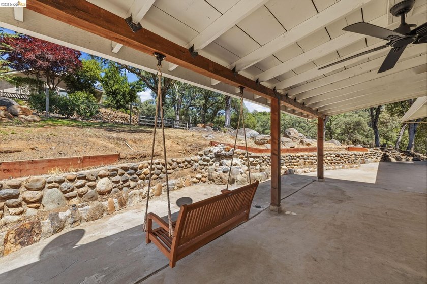 CHARMING SINGLE-LEVEL RANCH HOME ON OVER AN ACRE! Welcome to - photo 22