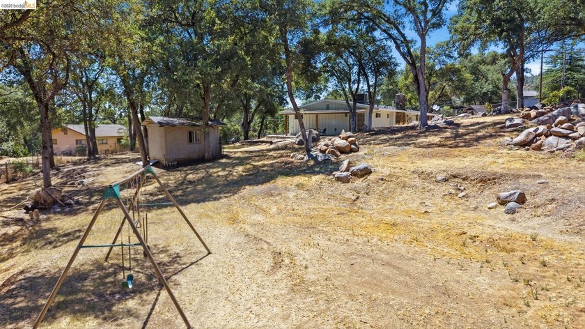 CHARMING SINGLE-LEVEL RANCH HOME ON OVER AN ACRE! Welcome to - photo 27