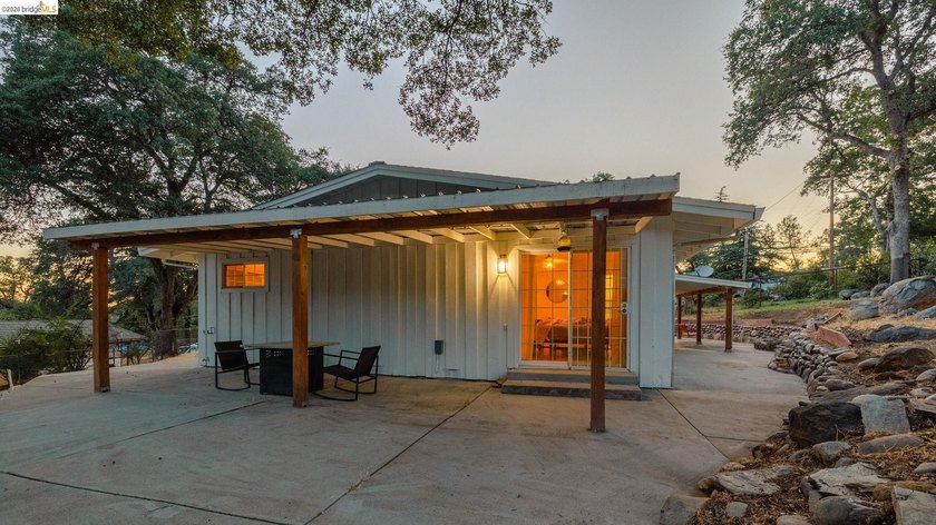 CHARMING SINGLE-LEVEL RANCH HOME ON OVER AN ACRE! Welcome to - photo 35