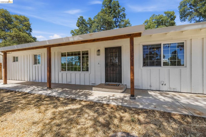 CHARMING SINGLE-LEVEL RANCH HOME ON OVER AN ACRE! Welcome to - photo 37