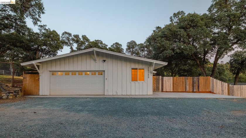 CHARMING SINGLE-LEVEL RANCH HOME ON OVER AN ACRE! Welcome to - photo 38