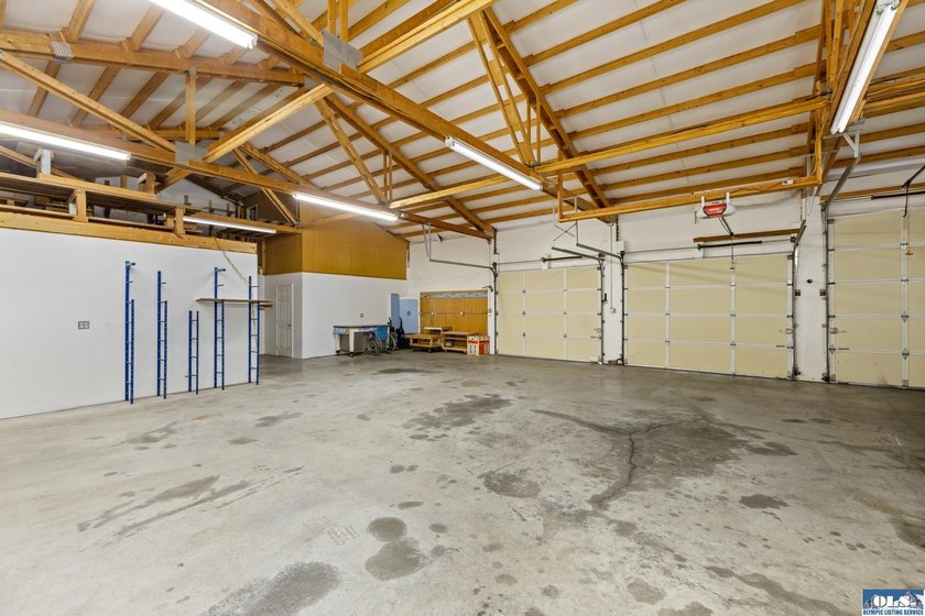 Exceptional Opportunity with Mountain Views, Shop Space &amp; - photo 42