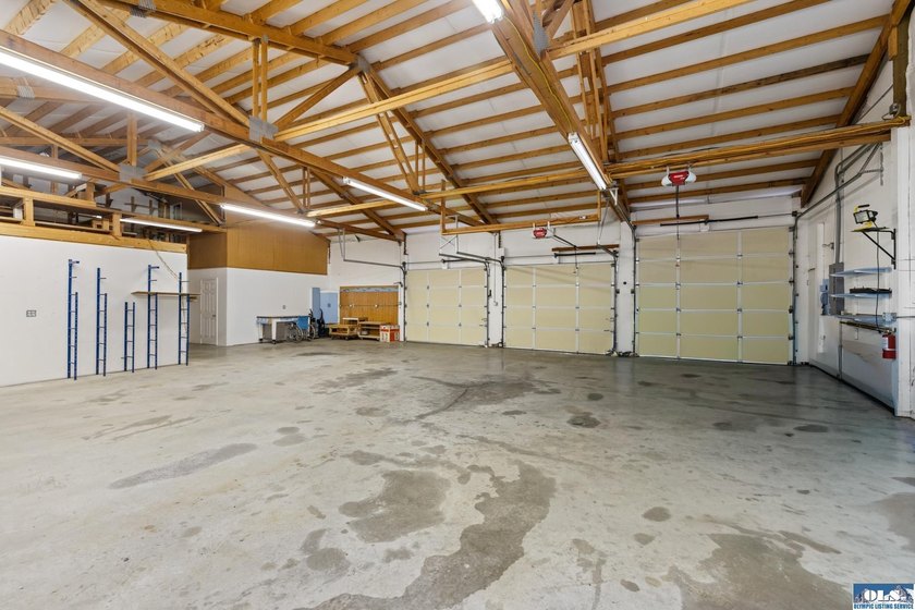 Exceptional Opportunity with Mountain Views, Shop Space &amp; - photo 43