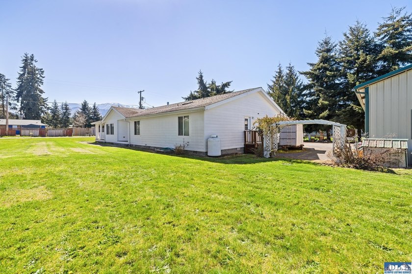 Exceptional Opportunity with Mountain Views, Shop Space &amp; - photo 45