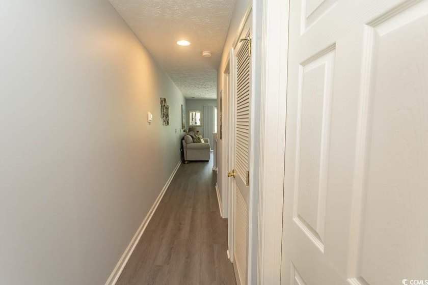 ***LISTING UPDATE: BRAND NEW LVP FLOORING - photo 2