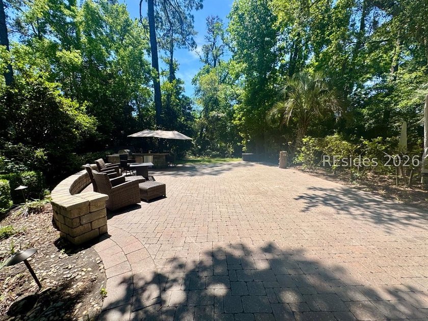 This amazing PERIMETER RV Lot #358 has a paver pad and can - photo 3