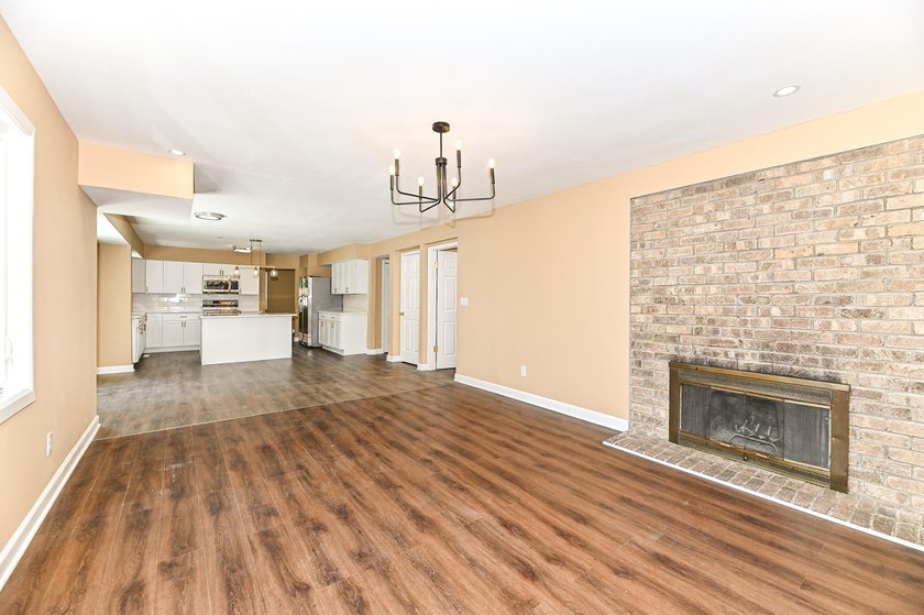 Huge contemporary two story home with 5 bedrooms and 5 bathrooms - photo 13