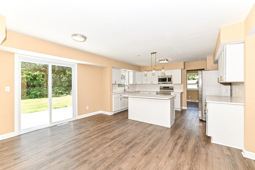 Huge contemporary two story home with 5 bedrooms and 5 bathrooms - photo 14