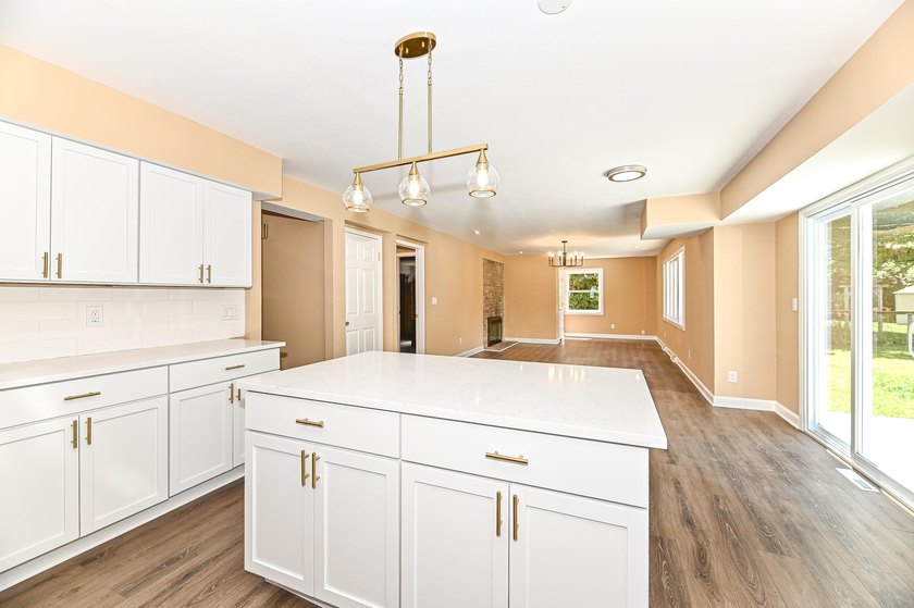 Huge contemporary two story home with 5 bedrooms and 5 bathrooms - photo 17