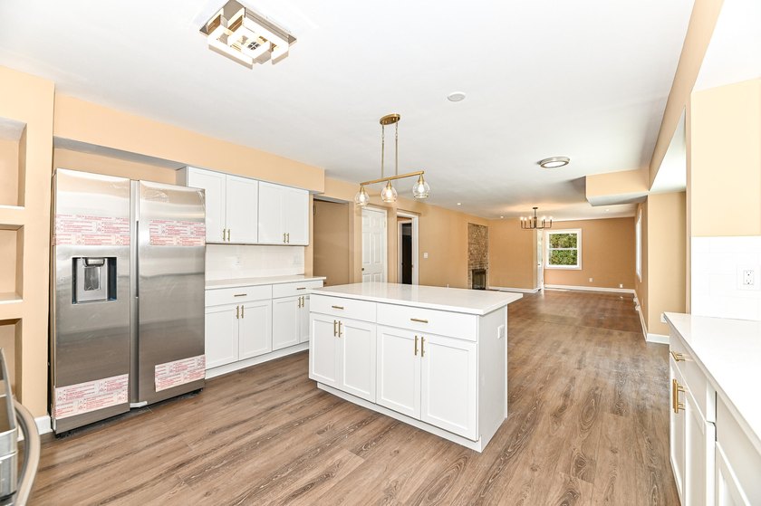 Huge contemporary two story home with 5 bedrooms and 5 bathrooms - photo 18