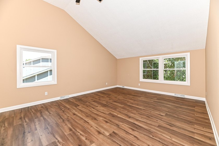 Huge contemporary two story home with 5 bedrooms and 5 bathrooms - photo 22
